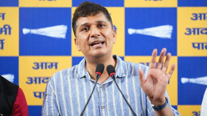 Parents Question Fee Hikes at Town Hall, Education Minister Loses Ashish Sood Temper: Saurabh Bhardwaj Parents Question Fee Hikes at Town Hall, Education Minister Loses Ashish Sood Temper: Saurabh Bhardwaj