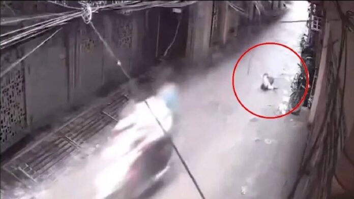 In Zakir Nagar area Twelve-Year-Old Boy Falls From Fourth Floor While Flying Kite; Shocking CCTV Footage Emerges From Delhi
