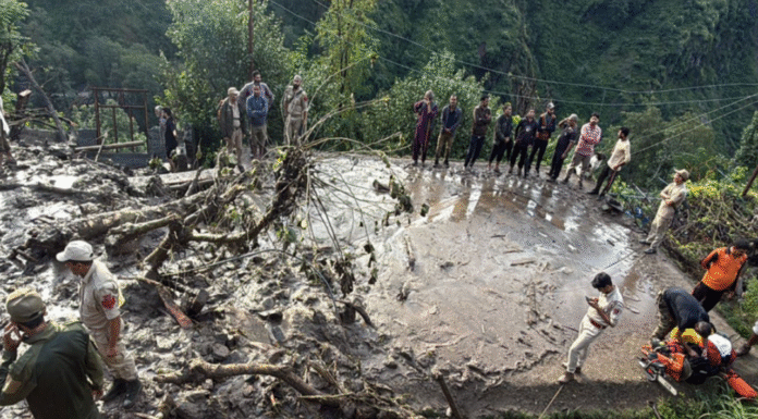 4 Killed In J-K As Cloudburst Strikes Ramban, Rescue Ops Underway 4 Killed In J-K As Cloudburst Strikes Ramban,Rescue Ops Underway