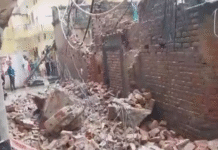 East Delhi’s Mandawali Wall Collapse Injures 3 Schoolchildren on Their Way Home 3 children trapped under debris after dilapidated house collapses in Delhi's Mandawali area