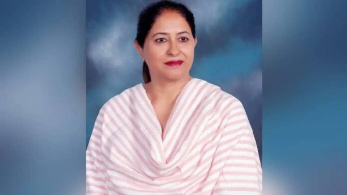 Ludhiana: AAP MLA Rajinderpal Kaur Chhina's car collides with divider, seriously injured; She was returning from Delhi Ludhiana: AAP MLA Rajinderpal Kaur Chhina's car collides with divider, seriously injured; She was returning from Delhi