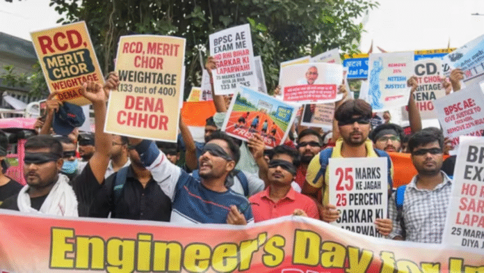 Bihar Police Baton-Charge on Job Aspirants During Protest in Patna