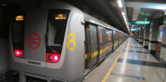 Delhi Metro Yellow Line Snags Again: Commuters Stuck for 10 Minutes as Crowds Surge Stuck for 10 mins’: Delhi Metro’s Yellow Line hit by snag again, crowds surge on platforms