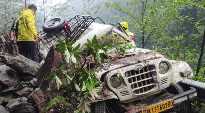 2 Kedarnath Pilgrims Killed After Stone Falls on Vehicle in Rudraprayag 2 Pilgrims Killed, 3 Injured After Stone Falls On Vehicle In Uttarakhand's Rudraprayag