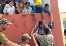 Amid heavy rains and strong currents in Punjab, army personnel became troubleshooters Amid heavy rains and strong currents in Punjab, army personnel became troubleshooters