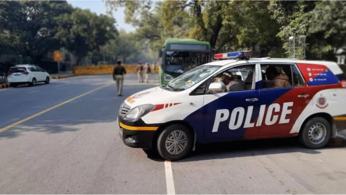Delhi: Police Crack Courier Parcel Theft of 385 Mobile Phones Worth ₹30 Lakh, Four Arrested