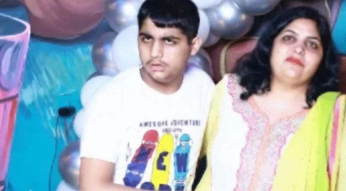 Mother and Son Die After Jumping from 13th Floor of Greater Noida Building; Suicide Note Found Mother and Son Die After Jumping from 13th Floor of Greater Noida Building; Suicide Note Found
