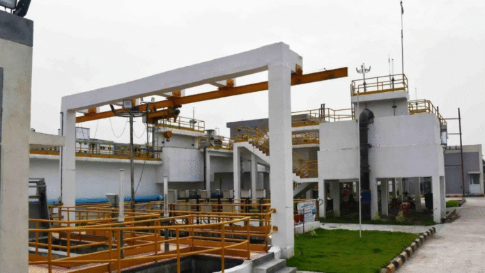 DRM Inspects Muzaffarpur Junction, Demands Quick Completion of Sewerage, Platforms