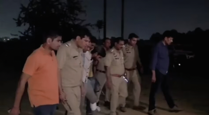 Noida Police Clash with Thieves: 3 Arrested Including Woman, Jewelry Worth ₹6 Lakh Recovered Noida Police Clash with Thieves: 3 Arrested Including Woman, Jewelry Worth ₹6 Lakh Recovered