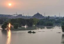 Yamuna Breaches Danger Mark, Delhi Faces Panic As Heavy Rains Lash North India Yamuna Breaches Danger Mark, Delhi Faces Panic As Heavy Rains Lash North India