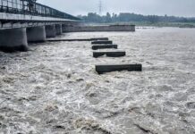 Dangerous Rise in Yamuna River, Delhi on Red Alert as Evacuations Begin Amid Flood Threat Dangerous Rise in Yamuna River, Delhi on Red Alert as Evacuations Begin Amid Flood Threat