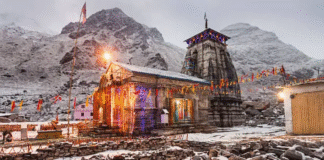 Jai Ho Shankaray! Kedarnath and Hemkund Sahib Covered in Snow, Pilgrims Enjoy Chilling Weather Jai Ho Shankaray! Kedarnath and Hemkund Sahib Covered in Snow, Pilgrims Enjoy Chilling Weather