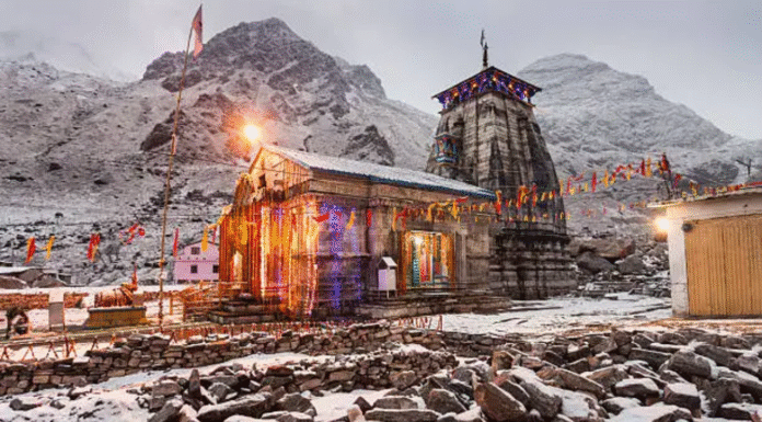 Jai Ho Shankaray! Kedarnath and Hemkund Sahib Covered in Snow, Pilgrims Enjoy Chilling Weather Jai Ho Shankaray! Kedarnath and Hemkund Sahib Covered in Snow, Pilgrims Enjoy Chilling Weather