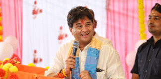 Scindia’s Sweet Reply Goes Viral: ‘I Love You Too’ at Ashoknagar, Chhattisgarh Rally Scindia’s Sweet Reply Goes Viral: ‘I Love You Too’ at Ashoknagar, Chhattisgarh Rally