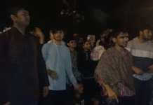 JNU protest turns chaotic as police detain 28 students after clashes at university’s West Gate JNU protest turns chaotic as police detain 28 students after clashes at university’s West Gate