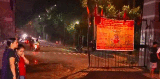 JNU Turns Battlefield: Left-wing Students Break Police Barricades, 28 Detained JNU Turns Battlefield: Left-wing Students Break Police Barricades, 28 Detained