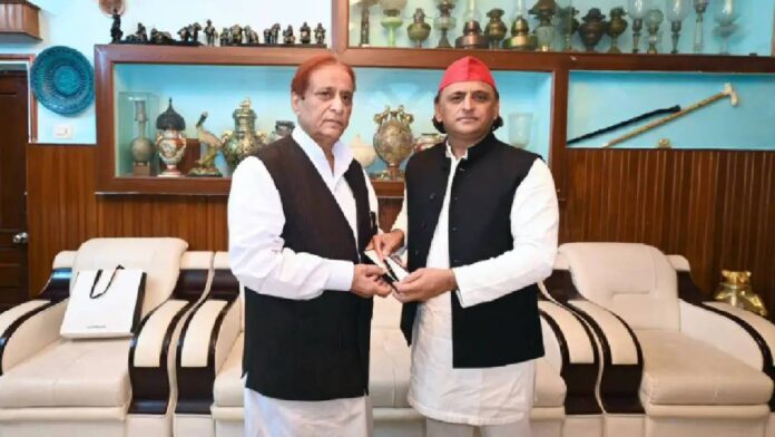 'Kya Kahein Uss Mulakat Ki Dastan...,' Akhilesh Yadav's FIRST reaction after meeting Azam Khan