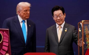 Trump welcomed in South Korea, receives the Golden Crown and the country’s highest honor Trump welcomed in South Korea, receives the Golden Crown and the country's highest honor