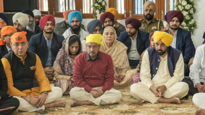 Punjab CM And Kejriwal Join Congregation Offering Prayers For Progress Peace And Community Wellbeing