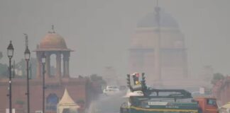 AAP Beats Plates Outside Delhi Secretariat To Wake BJP Government Amid Worsening Pollution Crisis AAP Beats Plates Outside