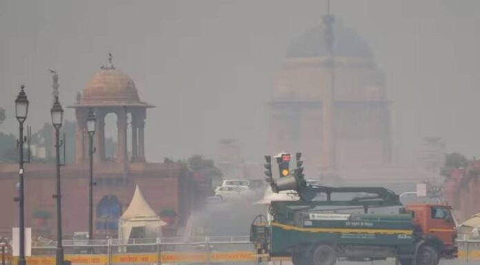 AAP Beats Plates Outside Delhi Secretariat To Wake BJP Government Amid Worsening Pollution Crisis AAP Beats Plates Outside