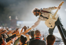 Bollywood’s Star Playback Singer Arijit Singh Announces Retirement, Leaves Fans Emotional Arijit Singh, one of Bollywood's most popular and successful singers, has made an announcement which has shocked his fans.