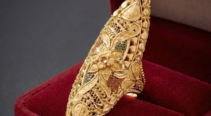 Why Gold And Silver Jewellery Is Wrapped In Pink Paper? By wrapping the gold and silver in pink paper, a protective layer is formed.