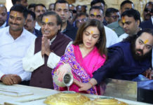 How Does Mukesh Ambani start his day? A Look At His Daily Routine Mukesh Ambani wakes up early, usually around 5 am.