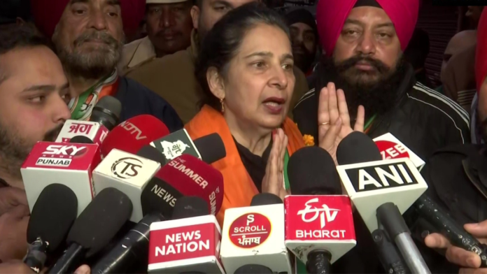 Navjot Singh's wife Navjot Kaur Sidhu, who is also a social worker, asked Premanand ji that 