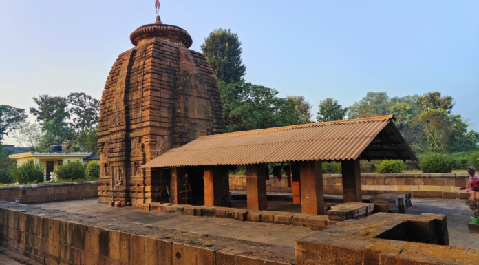 Devotees Stunned As Dog Circles Idols In Bijnor Temple For Over Two Days In the ancient Hanuman temple located in the Bijnor district of Uttar Pradesh, a dog has been continuously circling the idols of Lord Hanuman, Lord Shiva Shankar, Radha Krishna, and Goddess Durga since Monday.