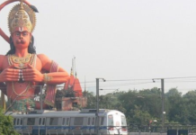 Why A Suited Man Asking Rs 50-100 In Delhi Metro Has People Worried? The clip shows the man, wearing a suit and speaking fluent English, approaching passengers and telling them he had run out of "balance" on his phone or travel card.