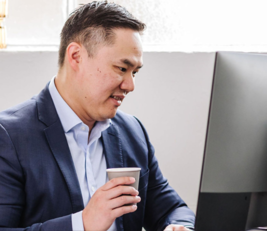 Too Much Screen Time Hurting Your Relationship? Why Digital Detox Matters For Couples Phones have become such a part of our routine that we don't keep them away from us.