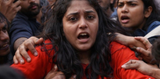 Chaos At Delhi University Over UGC Law, Woman YouTuber Allegedly Assaulted There was a tense situation in the North Campus of Delhi University on Friday.