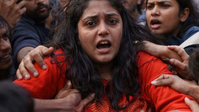 There was a tense situation in the North Campus of Delhi University on Friday.