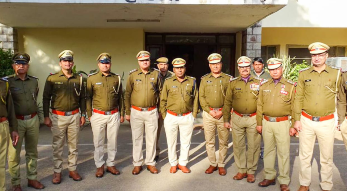 ‘If You Keep Alcohol, You Should Keep Snacks Too’: Thief Writes Message In Lipstick After Unique Theft In Rajasthan A unique theft has been reported from Jaisalmer, Rajasthan, which has grabbed people's attention.