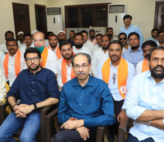Valentine’s Day Row In MP: Shiv Sena Warns Against ‘Western Culture’ Celebrations A group of Shiv Sena workers performed puja at the Phelwan Baba temple and chanted slogans "Yahan milega babu shona tod denge kona kona".