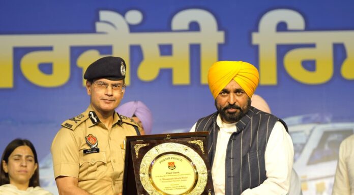 CM Bhagwant Mann hands over 508 Emergency Response Vehicles to Punjab Police CM Bhagwant Mann hands over 508 Emergency Response Vehicles to Punjab Police