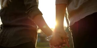 What Is ‘Delulu Dating’? A New Dating Trend Of Staying In A Relationship Despite Red Flags The new trend called "Delulu Dating" believes in giving a relationship a chance, even if everything isn't perfect.