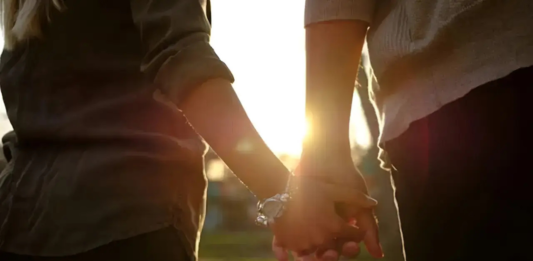 What Is ‘Delulu Dating’? A New Dating Trend Of Staying In A Relationship Despite Red Flags The new trend called "Delulu Dating" believes in giving a relationship a chance, even if everything isn't perfect.