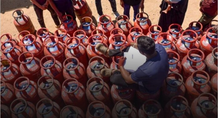 LPG CYLINDER Government rubbishes lockdown rumours amid West Asia Crisis: 'lockdown in India are completely false'