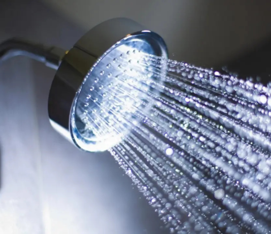 Why Indians Prefer Morning Baths While Chinese And Japanese Shower At Night? China and Japan, do exactly opposite of Indians. The people there prefer to take bath after spending the day doing all the stuff.