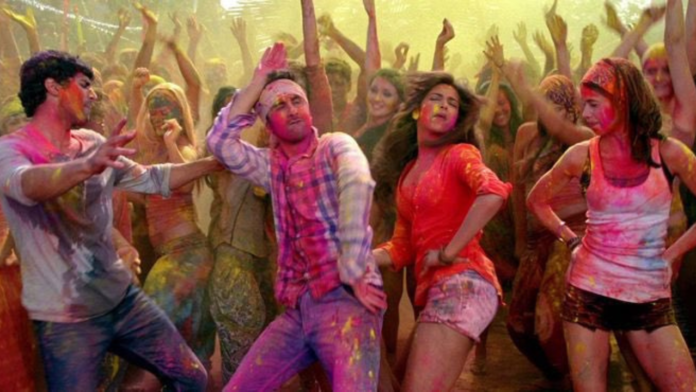 bollywood playing holi Several Bollywood celebrities celebrated Holi on Tuesday.