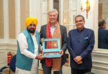 CM Bhagwant Mann Meets Dutch Hockey Legend Bovelander; Invites Olympian to Engage with Punjab’s Athletes CM Bhagwant Mann Meets Dutch Hockey Legend Bovelander; Invites Olympian to Engage with Punjab’s Athletes