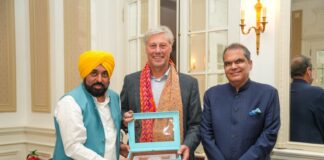CM Bhagwant Mann Meets Dutch Hockey Legend Bovelander; Invites Olympian to Engage with Punjab’s Athletes CM Bhagwant Mann Meets Dutch Hockey Legend Bovelander; Invites Olympian to Engage with Punjab’s Athletes