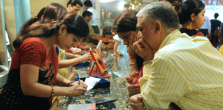 Gold Gains Slightly, Silver Fluctuates As Global Signals Drive Market Uncertainty In some cities, a slight increase was recorded in the price of gold, while both upward and downward movements were seen in the price of silver.