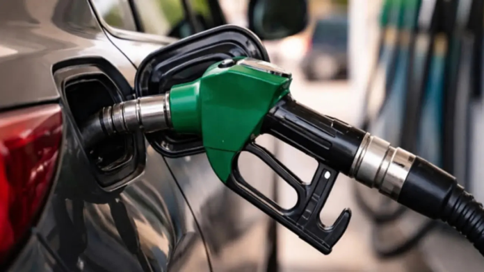 The price of XP100 petrol has increased from Rs 149 per liter to Rs 160 per liter. Meanwhile, the price of Xtra Green (premium diesel) has increased from Rs 91.49 to Rs 92.99 per liter.