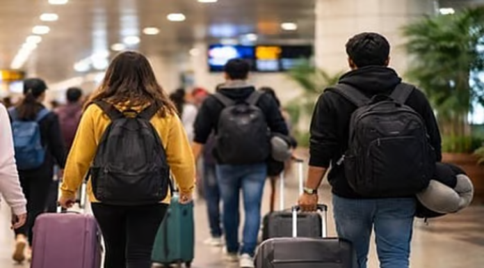 Indian Girl In US Leaves Everyone Stunned; Pays Off Student Loan Of ₹80 Lakh In Just 12 Months An Indian woman living in the US has achieved something truly extraordinary by paying off a colossal student loan.