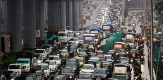 Mumbai: Son Of Auto-rickshaw Driver Gives BIG Gift To Parents, Becomes Viral On Social Media The story of a young man from Mumbai is currently winning hearts on social media.