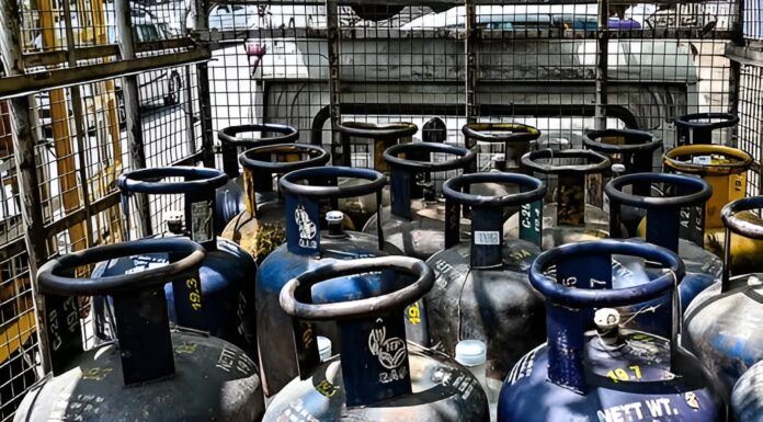 Commercial LPG Prices Hiked By Rs 195.5 Amid Iran War; No Changes In Domestic Rates Commercial LPG Prices Hiked By Rs 195.5 Amid Iran War; No Changes In Domestic Rates