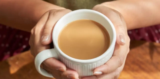 Does Drinking Tea In Summer Really Cool Down The Body? Know What Science Says When we drink something hot, our body's internal temperature rises slightly.